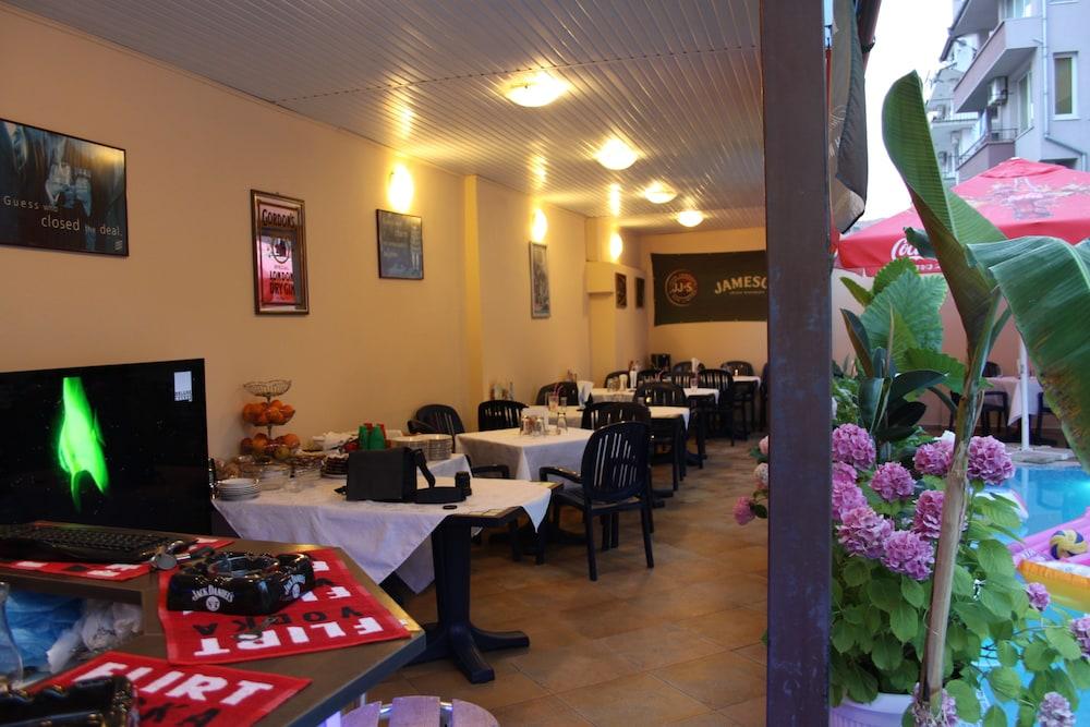 Italia Hotel 네세부르 외부 사진